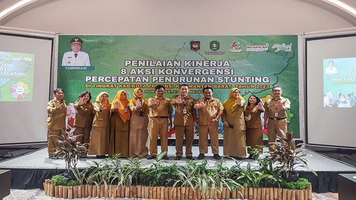 TPPS Kota Pontianak melakukan pemaparan untuk penilaian kinerja 8 Aksi Konvergensi Percepatan Penurunan Stunting saat penilaian di Hotel Mercure pada Senin 27 Mei 2024.