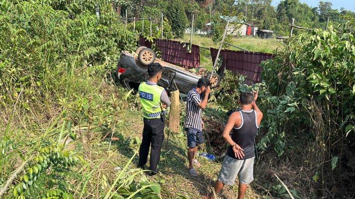 Mobil Avanza KB 1449 WU terlibat laka lantas dengan sepeda Motor Honda PCX KB 6918 XS di Km 64.300 Dusun Binuang, Desa Teluk Bakung, Kecamatan Sui Ambawang, Kabupaten Kubu Raya, Senin 4 September 2023