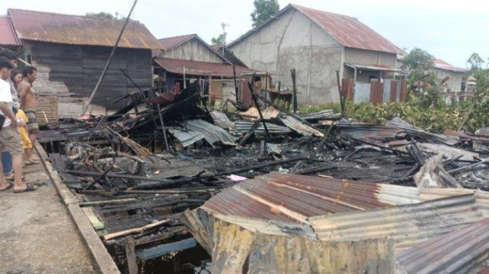 Tampak rumah yang terbakar rata dengan tanah, terjadi di Gg Mesjid, Arang Limbung, Kabupaten Kubu Raya pada Minggu 28 April 2024 sekira Pukul 04.30 WIB.