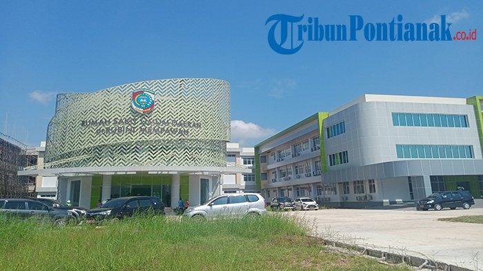 Tampilan depan gedung RSUD dr Rubini Mempawah yang baru, Kamis 11 Agustus 2022. (Dok. Tribun Pontianak/Ramadhan)