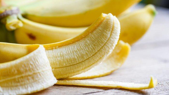BUAH- Buah pisang kaya akan vitamin dan mineral seperti vitamin C, vitamin B6, potassium, magnesium, dan mangan.
