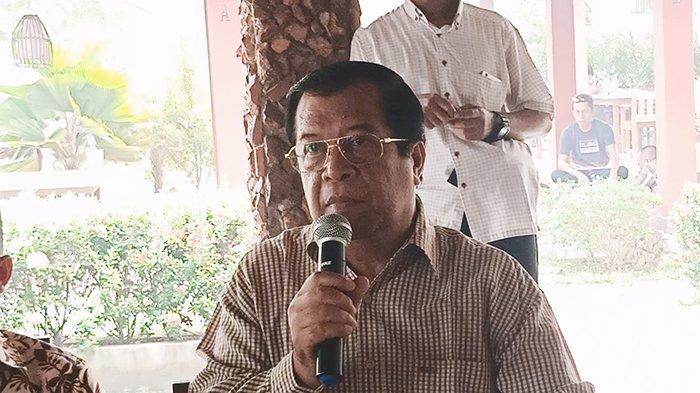 Mantan Bupati Mempawah, Gusti Ramlana saat diwawancarai awak media di Galaherang, Kamis (19/9/2019).