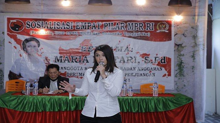Anggota MPR RI sekaligus Anggota Komisi IV DPR RI dari Fraksi Partai PDI Perjuangan Dapil Kalbar I Maria Lestari sosialisasi empat pilar bersama mahasiswa sekolah tinggi Teologi Ekklesia, Pontianak Kalimantan Barat.