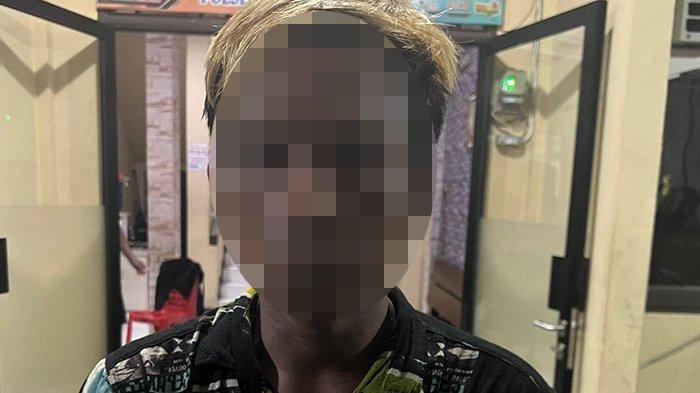 Pelaku pencurian di rumah warga dengan modus berpura-pura bertamu bernama Hendra yang biasa dipanggil Kacong (28) saat dibawa ke Mapolda Kalbar, Rabu 1 Mei 2024.