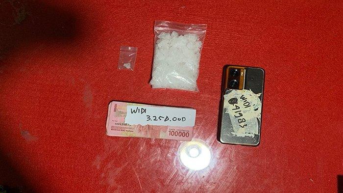 Sebagian dari barang bukti kasus narkotika yang diamankan jajaran Satuan Reserse Narkoba Polres Ketapang.