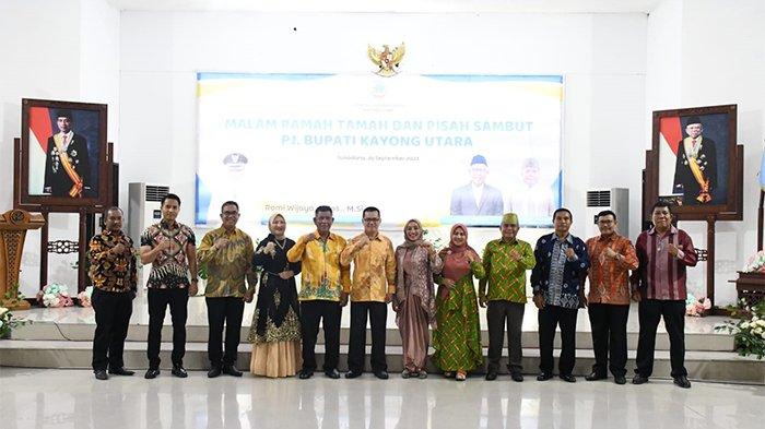 Pemerintah Kabupaten Kayong Utara menggelar malam pisah sambut bersama Bupati Kayong Utara Citra Duani dan Wakil Bupati Kayong Utara Effendi Ahmad periode 2018-2023 yang berlangsung di Aula Istana Rakyat, Sukadana, Kamis (21/09/2023) malam.