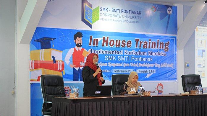Penyampaian materi kurikulum merdeka.