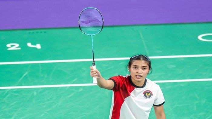 Tunggal Putri Indonesia, Gregoria Mariska Tunjung saat mengangkat raket di Olimpiade Paris 2024.