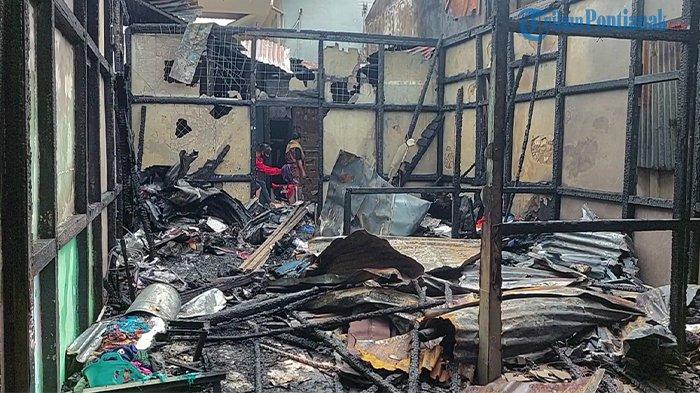 Kondisi 1 rumah di Gang Peniti 1, Jalan Imam Bonjol Pontianak yang terbakar, pada Senin 11 Maret 2024 pagi.