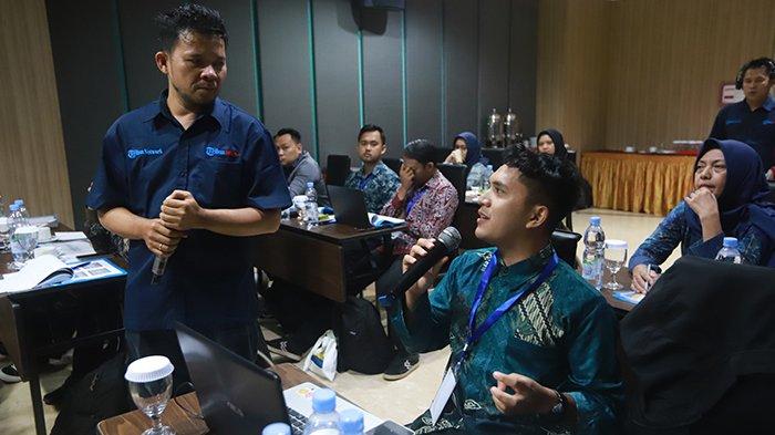 Salah satu peserta bertanya kepada pemateri, Jumat (15/9/2023).
