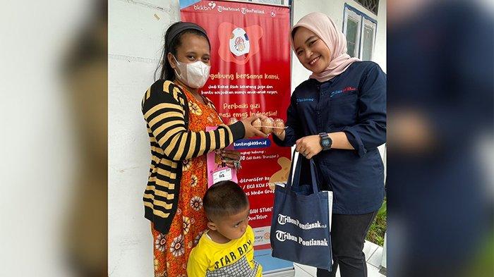 Tribun Pontianak kembali salurkan telur kepada anak asuh di Desa Teluk Kapuas Kabupaten Kubu Raya, Selasa 26 September 2023.