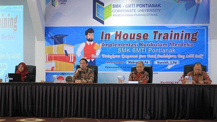 Sambutan kepala sekolah SMK-SMTI Pontianak, Marwandi.