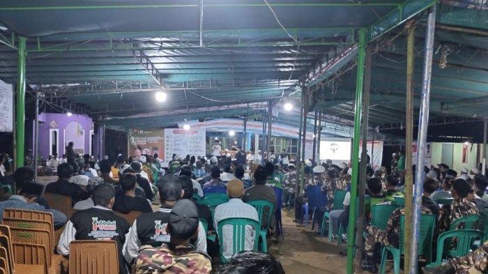 kegiatan kampanye pasangan calon (paslon) Walikota dan Wakil Walikota Singkawang nomor urut 01, H. Abdul Muthalib, S.E., M.E., dan Drs. H. Irwan, M.Si di kediaman H. Hossaini di Jalan Pahlawan, Kelurahan Roban, Kecamatan Singkawang Tengah, Sabtu 9 November 2024