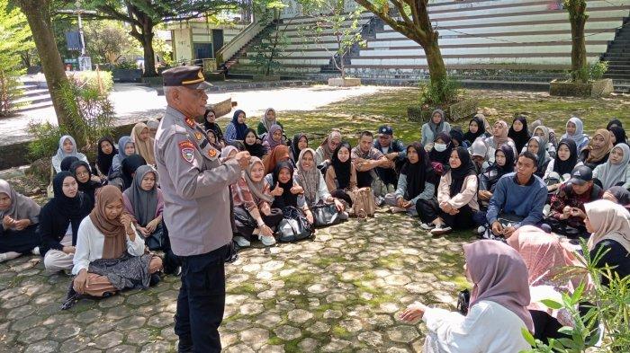 Subsatgas Binmas Operasi Mantap Praja Kapuas 2024 Polresta Pontianak aktif sampaikan Cooling System 2024 kepada masyarakat, Senin 16 September 2024.