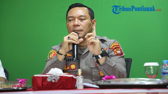 Kapolresta Pontianak Komisaris Besar Polisi Adhe Hariadi saat konfrensi pers di Polresta Pontianak. 1 Maret 2023.