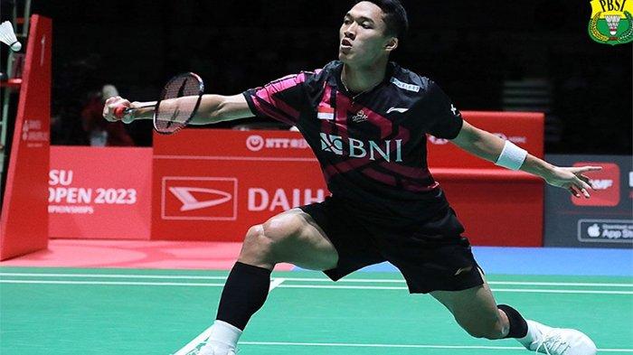 Aksi tunggal putra Indonesia Jonata Christie saat tampil di semifinal Jepang Open 2023. Jojo akan menantang Viktor Axelsen di final Minggu 30 Juli 2023.