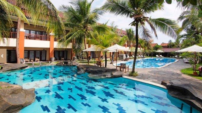 Fasilitas kolam renang di penginapan The Arnawa Hotel, Pangandaran.(dok. The Arnawa Hotel)