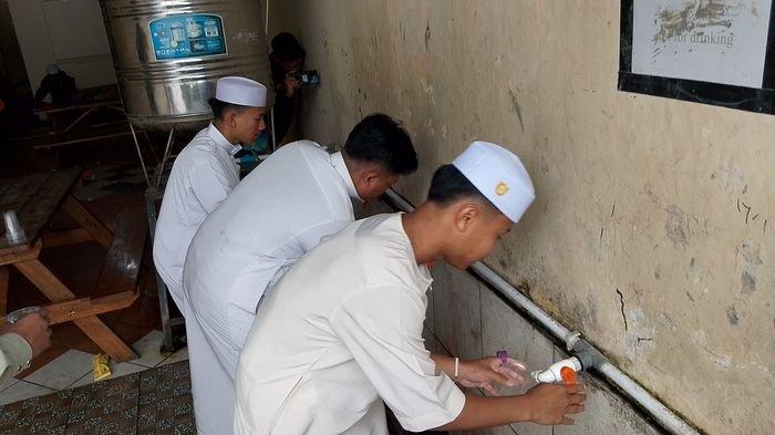 ITB mengimplementasikan Water Refill Station dan mesin pengolahan air minum berteknologi membran Ultrafiltrasi di Ponpes Al Idrisiyyah, Kecamatan Cisayong, Kabupaten Tasikmalaya.