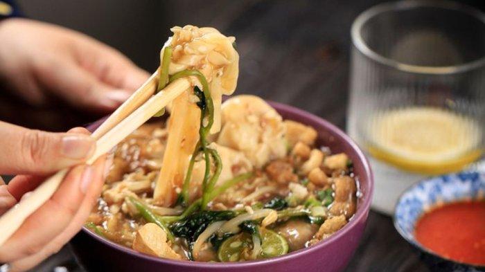 Ilustrasi lomie, hidangan mie rebus berkuah ala chinese food. (SHUTTERSTOCK/ Ika Rahma H)