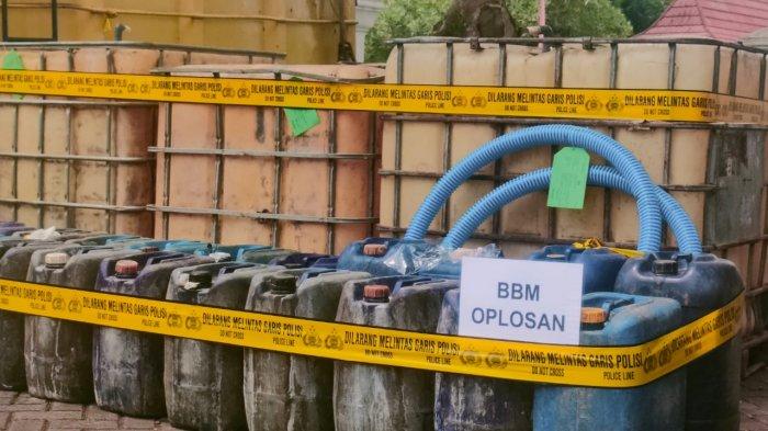 PERTAMAX OPLOSAN - Ilustrasi Pertamax Oplosan. (Dok: Oplosan BBM jenis pertamax diamankan di halaman Mapolres Pangandaran, Rabu (12/2/2025)/ Tribunpriangan.com/padna)