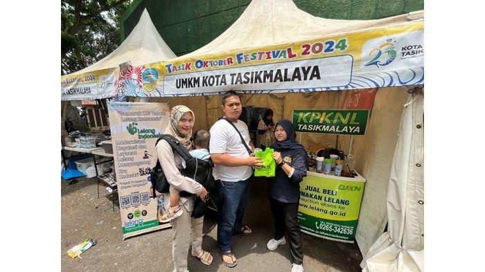 KPKNL Tasikmalaya hadir pada booth yang berada di Area Parkir Gedung Olahraga (GOR) Badminton Susi Susanti dalam rangka turut menyemarakkan Hari Jadi ke-23 Kota Tasikmalaya bertajuk Tasik Senyum - Semangat dan Nyaman untuk Maju.
