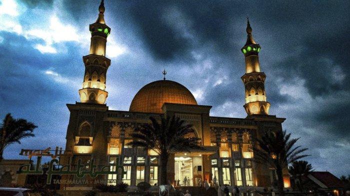 Masjid Al-Fattah di Ponpes Al-Idrisiyaah Tasikmalaya akan menjadi lokasi Majelsi Ilmu Kota Sufi 2.0 pada Jumat (19/1/2024) hingga Minggu (21/1/2024).