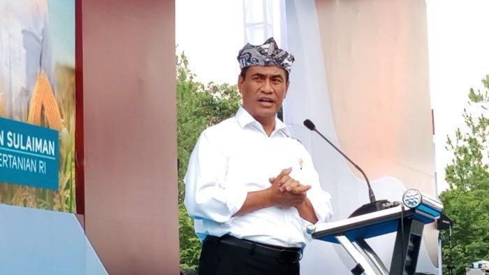 Menteri Pertanian RI, Andi Amran Sulaiman saat bertemu dengan puluhan ribu insan pertanian Jawa Barat di Sumedang, Selasa (30/1/2024).