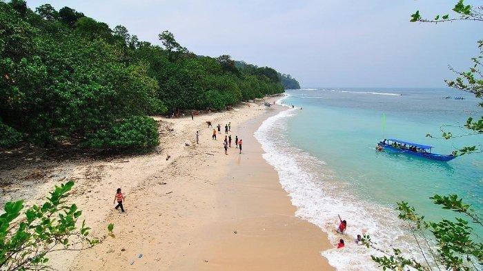 Pantai Pananjung (disparbud.jabarprov.go.id)