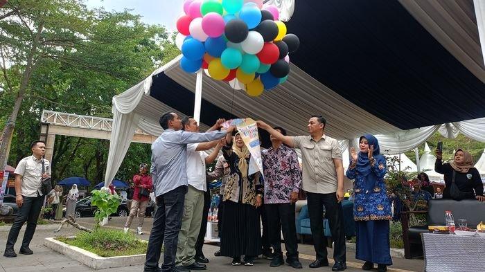 Pj Wali Kota Tasikmalaya, Cheka Virgowansyah ketika menghadiri pembukaan Tasik Oktober Festival 2024 yang berlangsung di Komplek GOR Sukapura, Selasa (1/10/2024).