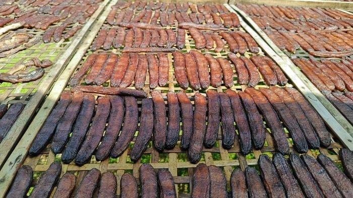 SALE BASAH - Produk Sale Basah dengan brand BNAN yang diproduksi oleh pelaku UMKM di Dusun Desakolot, Desa Kertaharja, Kecamatan Cijeungjing, Kabupaten Ciamis saat proses pengeringan di bawah terik sinar matahari.