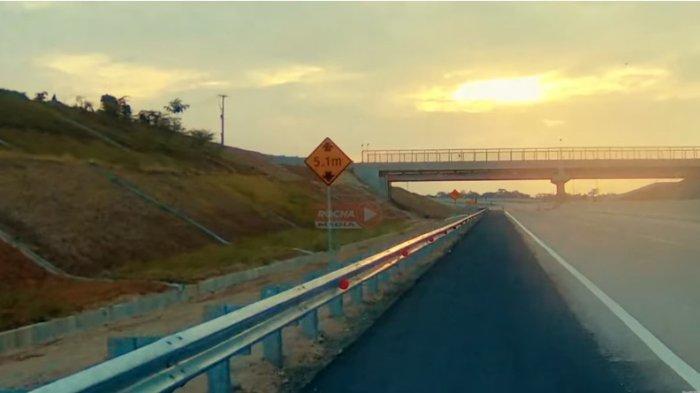 Suasana jalan Tol Cisumdawu waktu sore (Youtube/@rochamedia)