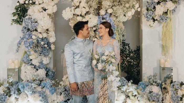 Aaliyah Massaid resmi bertunangan dengan Thariq Halilintar, rencana pernikahan keduanya dikabarkan akan dilaksanakan dalam waktu dekat ini.