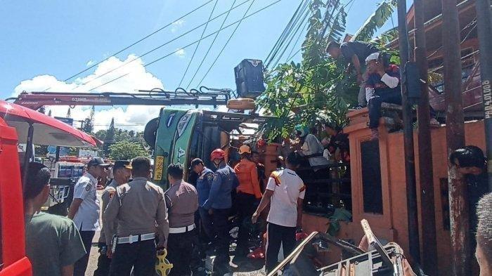 KECELAKAAN BUS ALS - Kecelakaan bus Antar Lintas Sumatera atau ALS di Kelurahan Bukit Surungan, Kecamatan Padang Panjang Barat, Kota Padang Panjang, Sumatera Barat, pada Selasa (6/5/2025) pagi. Akibatnya, 12 orang meninggal dunia dan sebagian penumpang dilarikan ke rumah sakit.