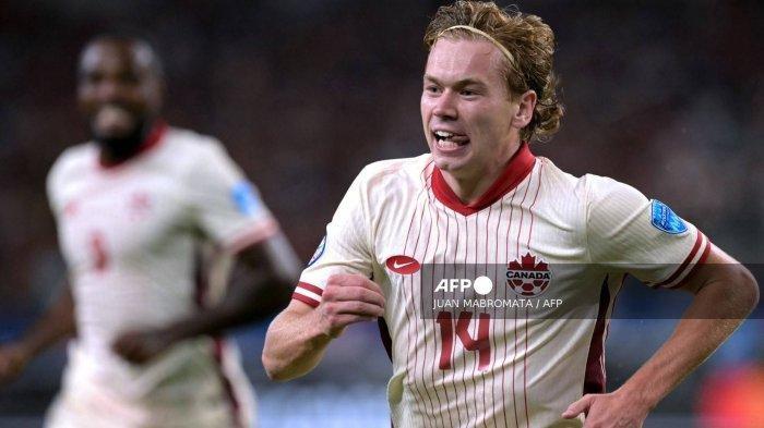 Penyerang Kanada bernomor punggung 14 Jacob Shaffelburg merayakan gol pertama bagi timnya dalam pertandingan perempat final turnamen Copa America 2024 antara Venezuela dan Kanada di AT&T Stadium di Arlington, Texas, pada tanggal 5 Juli 2024. (Foto oleh JUAN MABROMATA / AFP)