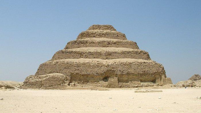 Piramida bertingkat Djoser(Vyacheslav Argenberg)