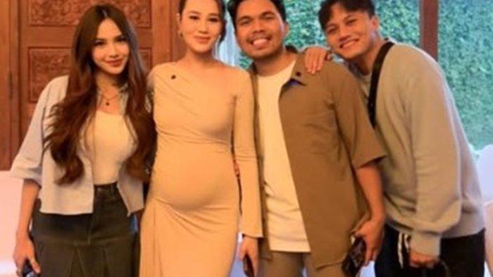 GENDER REVEAL - Mahalini dan Rizky Febian menghadiri acara gender reveal calon anak pertama Aaliyah Massaid dan Thoriq Halilintar, Kamis (27/2/2025).