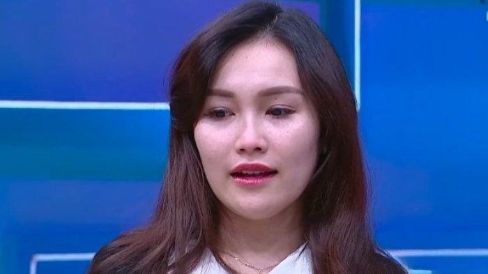 Ayu Ting Ting ungkap cita-citanya jadi pramugari dan PNS.