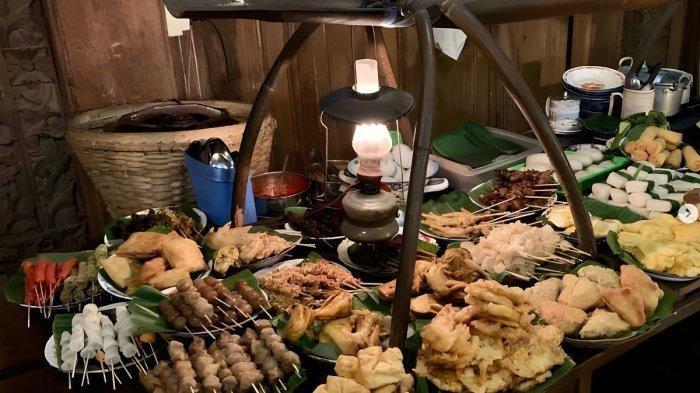 MENU KHAS SOLO - Aneka menu khas angkringan di Alila Solo, Jumat (14/7/2023. Berikut rekomendasi tempat buka puasa bersama keluarga di Solo. (ALILA SOLO/HO TRIBUNSOLO.COM)