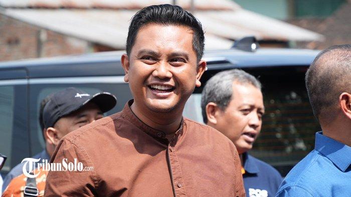 KOPERASI DESA MERAH PUTIH - Bupati Klaten Hamenang Wajar Ismoyo usai mengikuti rapat persiapan peluncuran kelembagaan 80 ribu Koperasi Desa/Kelurahan Merah Putih yang telah berbadan hukum, di Gudang Logistik Koperasi Desa Merah Putih Bentangan, pada Minggu (13/7/2025) yang dipimpin langsung oleh Menteri Koordinator Bidang Pangan Zulkifli Hasan.