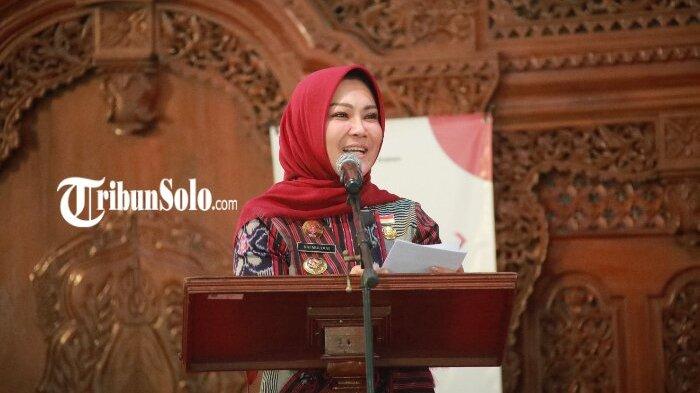 Bupati Klaten, Sri Mulyani saat memberikan pesan kepada para guru PPPK