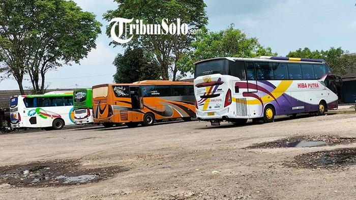 Bus-bus AKAP terparkir di Terminal Tipe B Pilangsari, Sragen, Rabu (7/9/2022).
