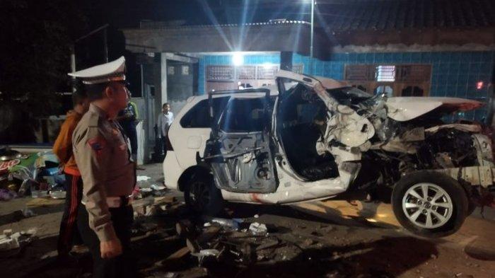 Dua orang dinyatakan meninggal dunia dan dua orang luka-luka dalam peristiwa kecelakaan yang melibatkan bus, mobil, dan motor di Jalan Wates-Purworejo pada wilayah Padukuhan Sidatan, Kalurahan Kalidengen, Kapanewon Temon, Kabupaten Kulon Progo, Daerah Istimewa Yogyakarta, Selasa (24/9/2024) sore.