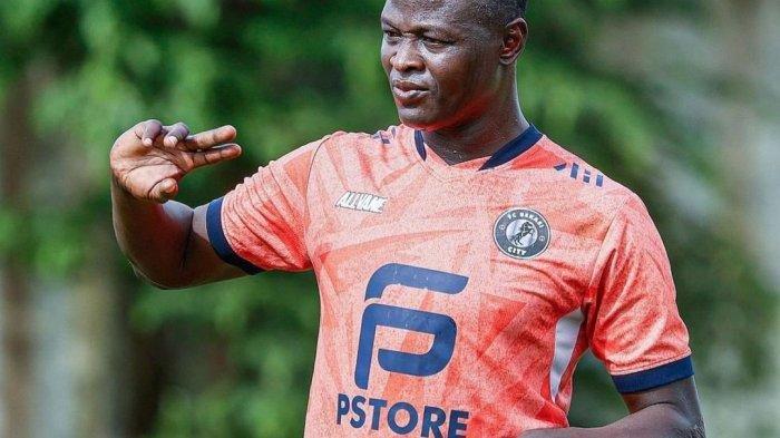 Eks Persib Bandung dan Bhayangka FC, Ezechiel Ndouassel