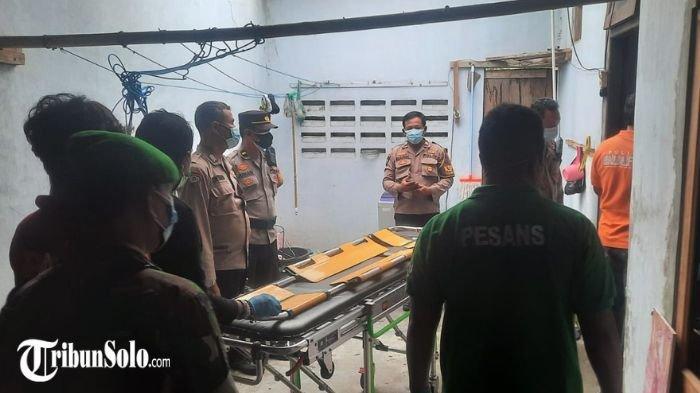 Evakuasi penemuan mayat warga negara Prancis di salah satu rumah kos di Kelurahan/Kecamatan Gemolong, Kabupaten Sragen, Kamis (23/1/2025)