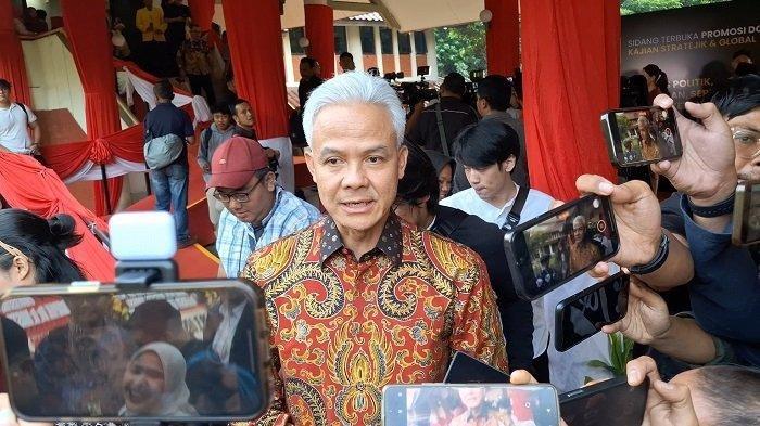 Mantan calon presiden nomor urut 3, Ganjar Pranowo, saat ditemui di Universitas Indonesia (UI), Depok, Jawa Barat, Jumat (18/10/2024).