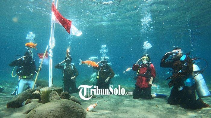 Gladi bersih upacara under water di Umbul Ponggok, Desa Ponggok, Kecamatan Polanharjo, Kabupaten Klaten.