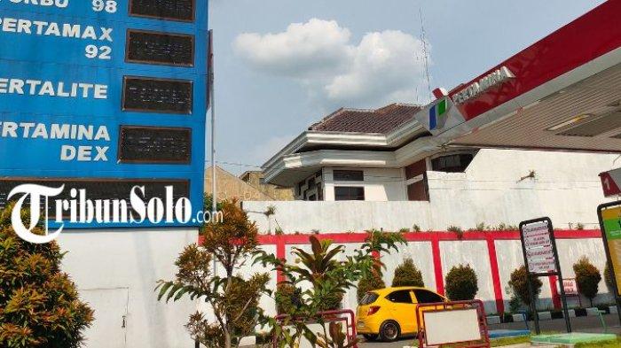 Ilustrasi SPBU di Kota Solo jelang penerapan pembelian BBM subsidi menggunakan QR Code mulai 1 Oktober mendatang.