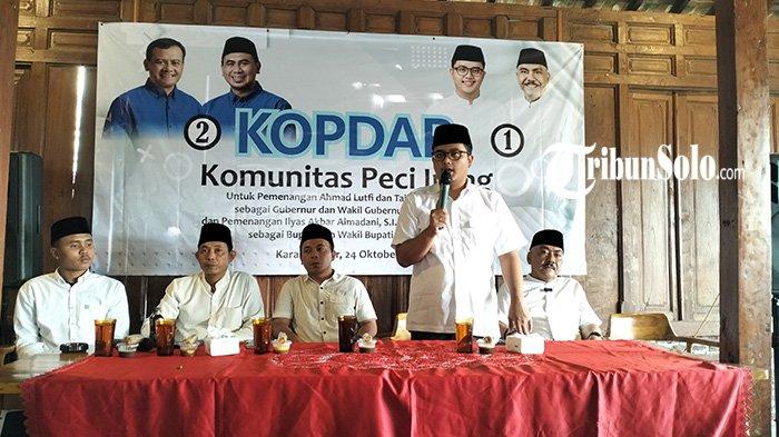 Cabup dan Cawabup Karanganyar nomor urut 01, Ilyas Akbar Almadani dan Tri Haryadi saat menemui komunitas peci Ireng, di resto Bali Pari, Kabupaten Karanganyar, Kamis (21/4/2024).