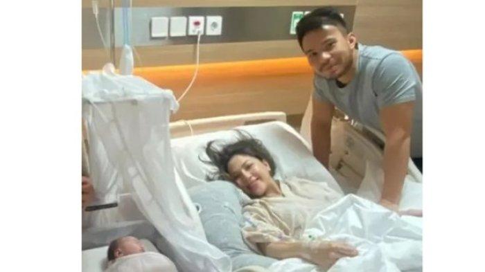 Jessica Mila melahirkan anak perempuan