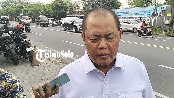 KEMUNGKINAN DIPANGGIL - Mantan Bupati Karanganyar, Juliyatmono beberapa waktu lalu. Kasus dugaan tindak pidana korupsi proyek Masjid Agung Madaniyah Karanganyar masih terus berlanjut. Dalam proses pemeriksaan terhadap kasus tersebut, tidak menutup kemungkinan memanggil dan memeriksa mantan Bupati Karanganyar sekaligus Anggota DPR RI periode 2024-2029 dari Fraksi Golkar Juliyatmono.